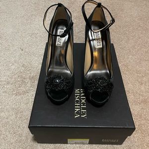 Badgley Mischka Satin Ankle Strap Dress Shoe size 6.5 - Black